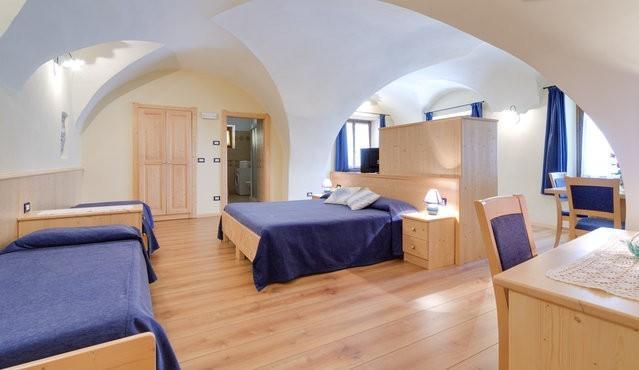 Agriturismo La Canonica Brez المظهر الخارجي الصورة