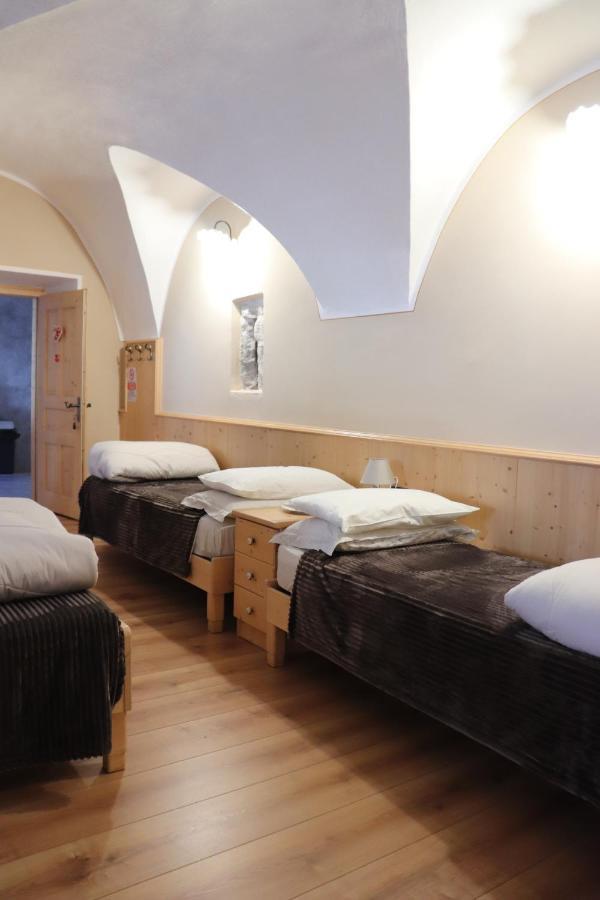 Agriturismo La Canonica Brez المظهر الخارجي الصورة
