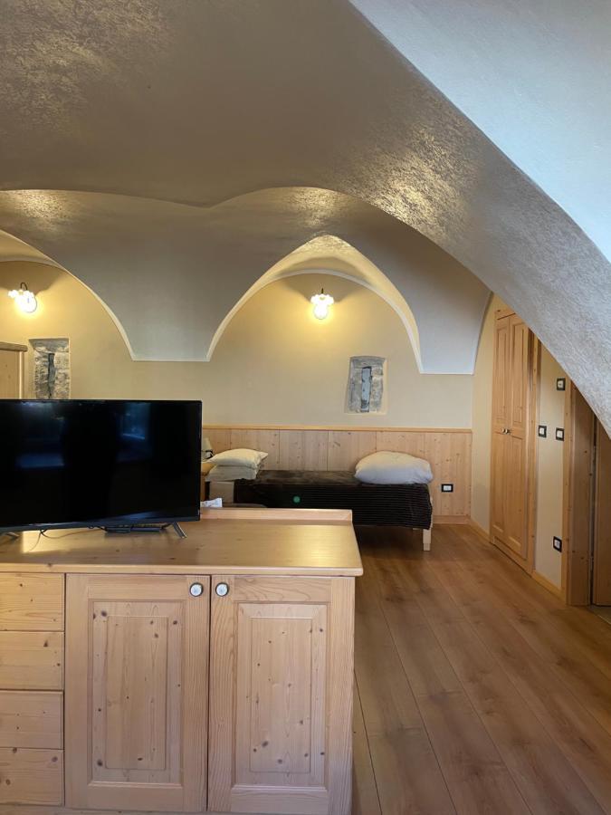 Agriturismo La Canonica Brez المظهر الخارجي الصورة