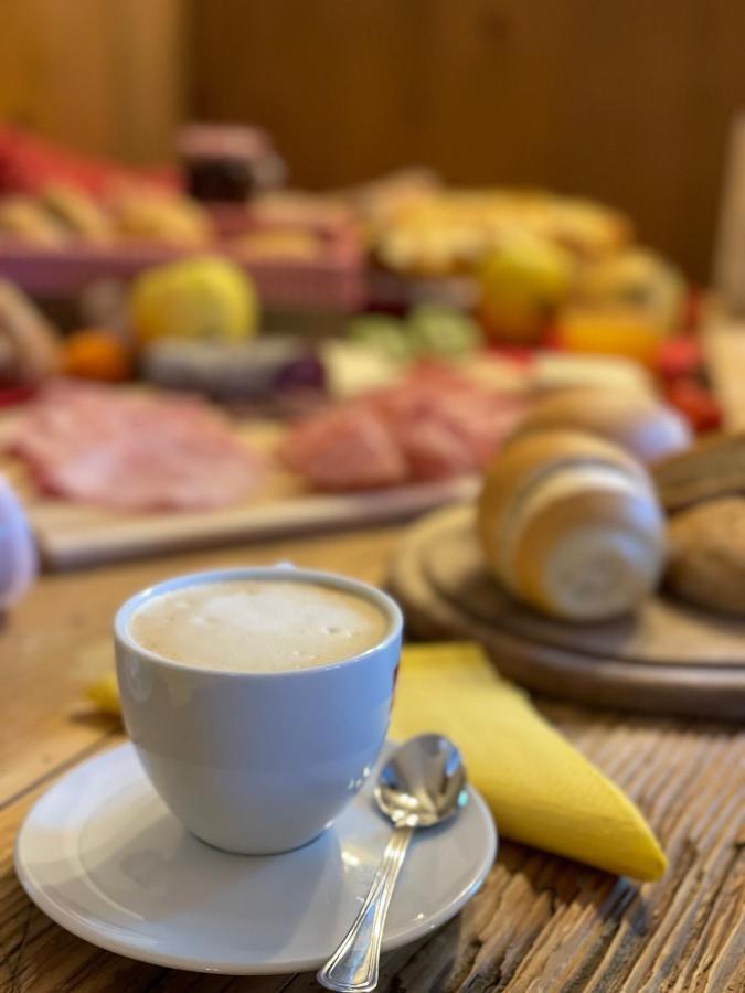 Agriturismo La Canonica Brez المظهر الخارجي الصورة