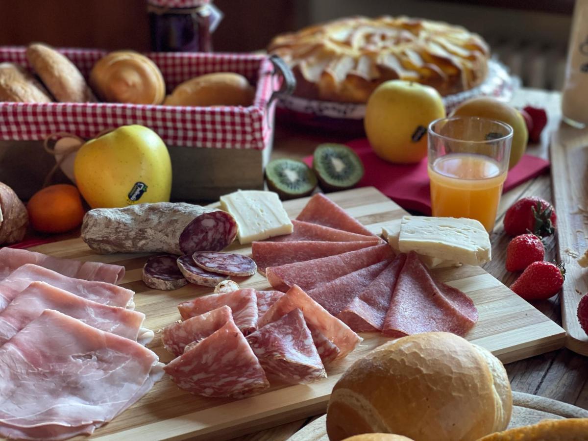 Agriturismo La Canonica Brez المظهر الخارجي الصورة